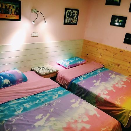 Djmt Universal Guest House Сиан Екстериор снимка