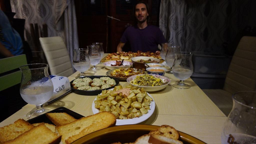 Djmt Universal Guest House Сиан Екстериор снимка