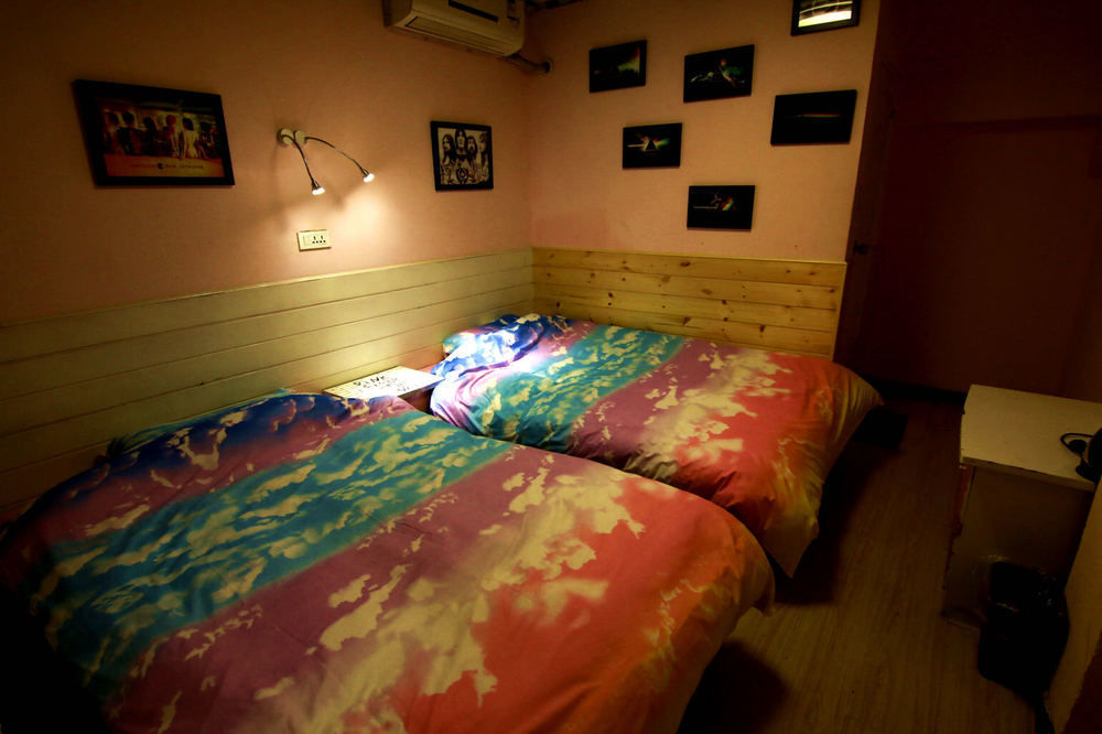 Djmt Universal Guest House Сиан Екстериор снимка