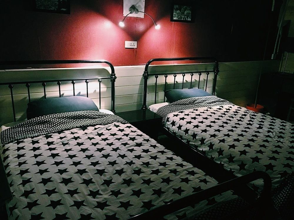 Djmt Universal Guest House Сиан Екстериор снимка