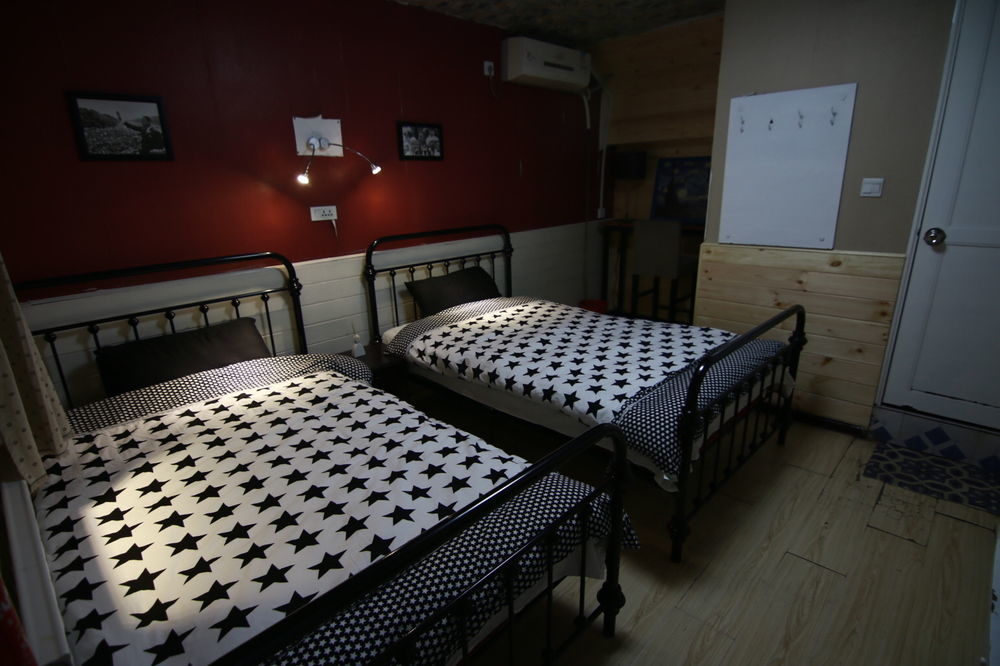 Djmt Universal Guest House Сиан Екстериор снимка