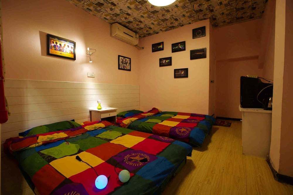 Djmt Universal Guest House Сиан Екстериор снимка