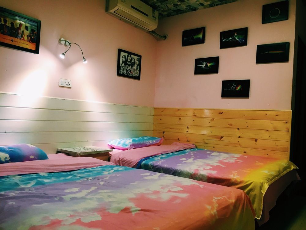 Djmt Universal Guest House Сиан Екстериор снимка