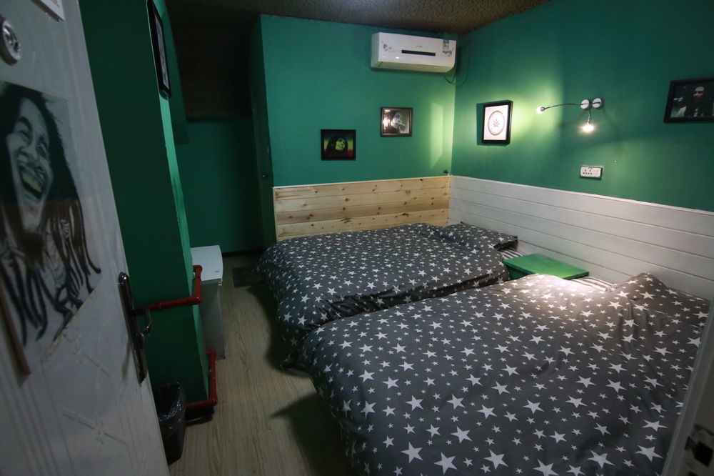 Djmt Universal Guest House Сиан Екстериор снимка